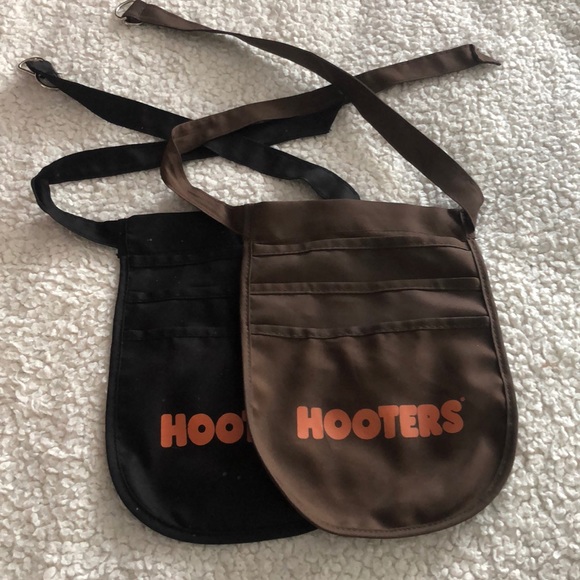 Hooters Other - HOOTERS pouch set 2 for $10 Hooters Other - HOOTERS pouch set 2 for $10
